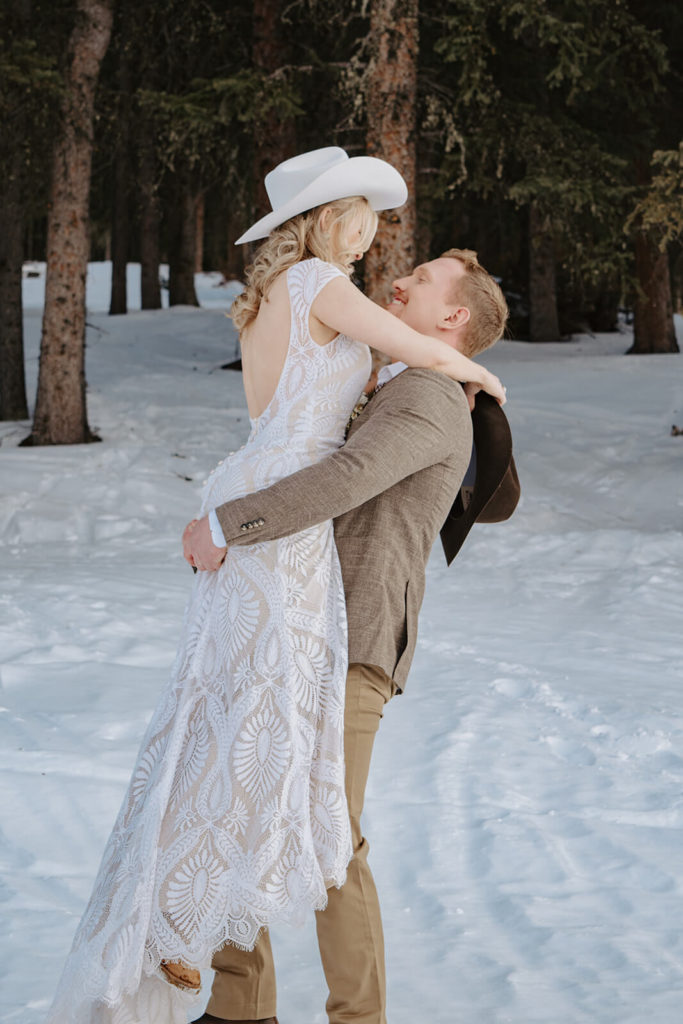 Romantic Winter wedding Photograph in Wyoming